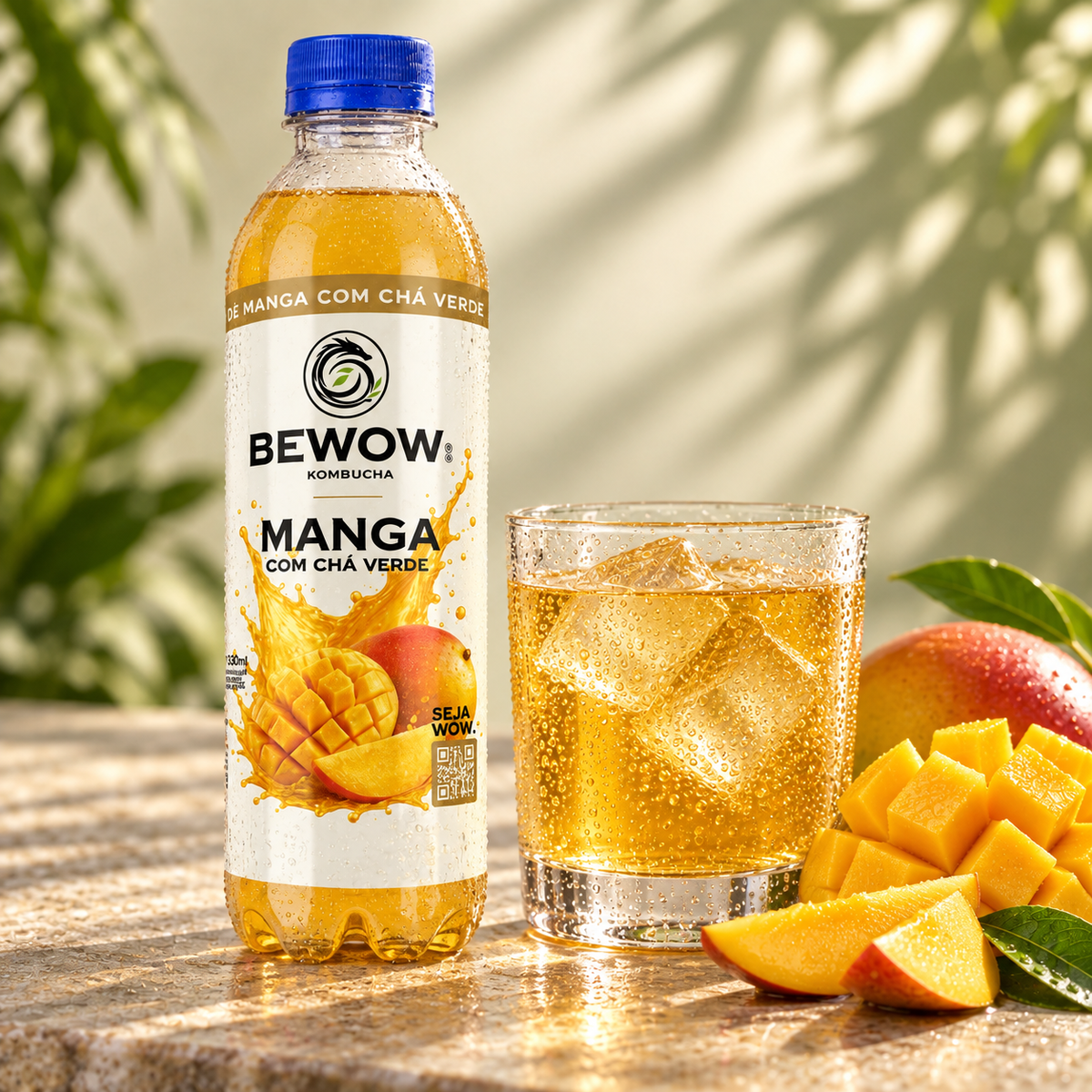 Kombucha Bewow Manga servida em copo com gelo